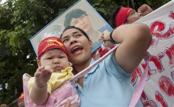 [embassy+in+Bangkok+-+AP.jpg]