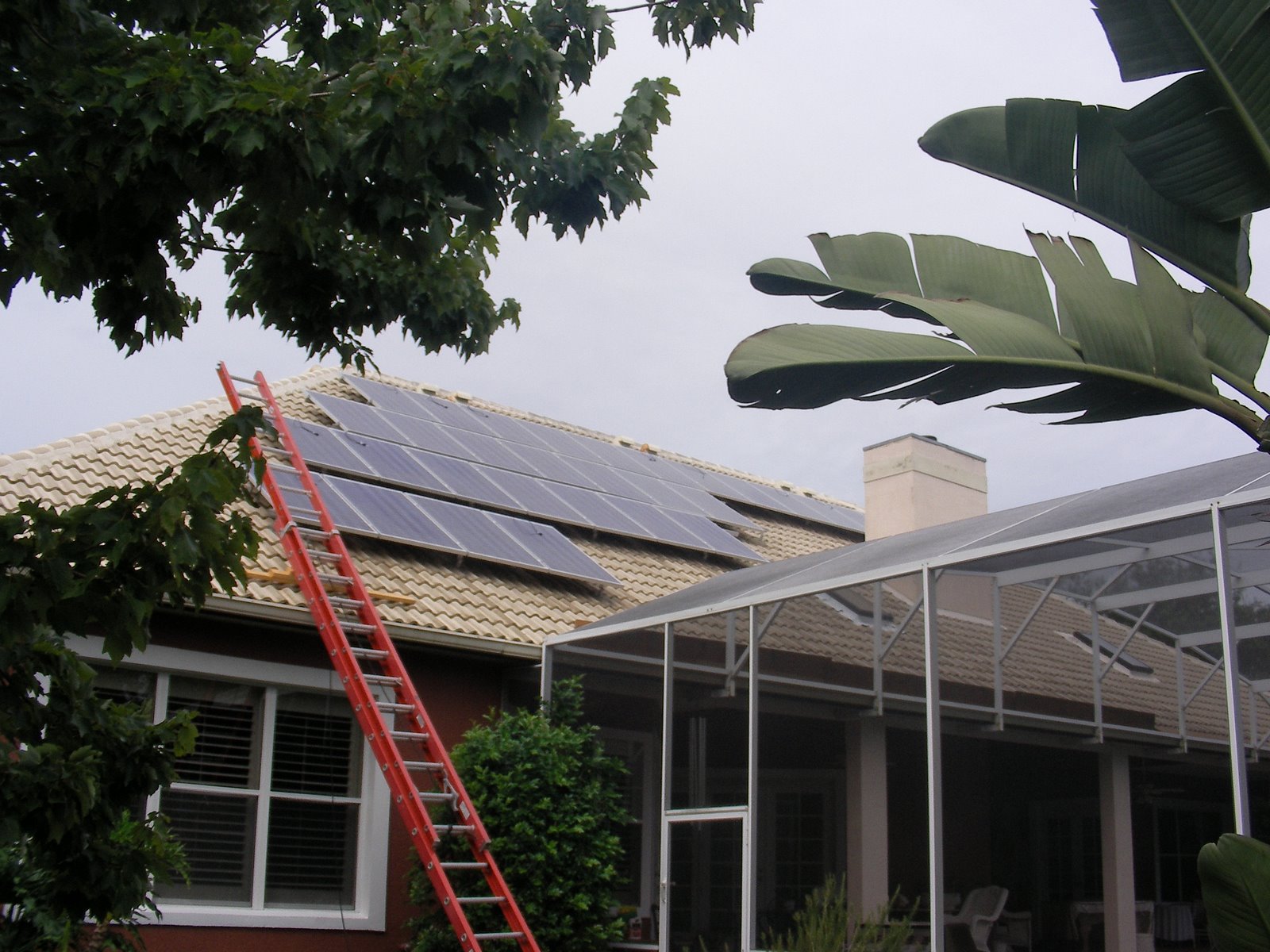 [Roger_McGuinn_Solar_PV_System.JPG]
