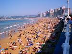 Playa de San Lorenzo en Gijon, a 30 min.