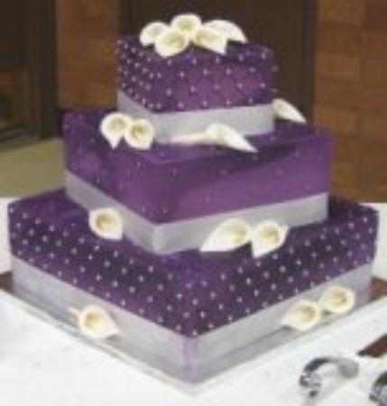tiered square wedding cake