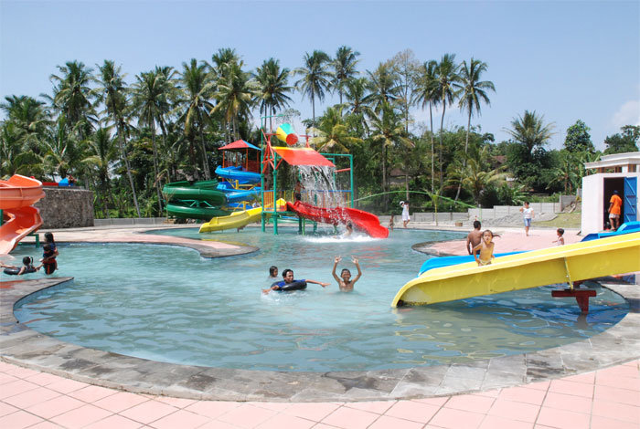 Uw nieuws: Lautan Manusia di Pikatan Water Park