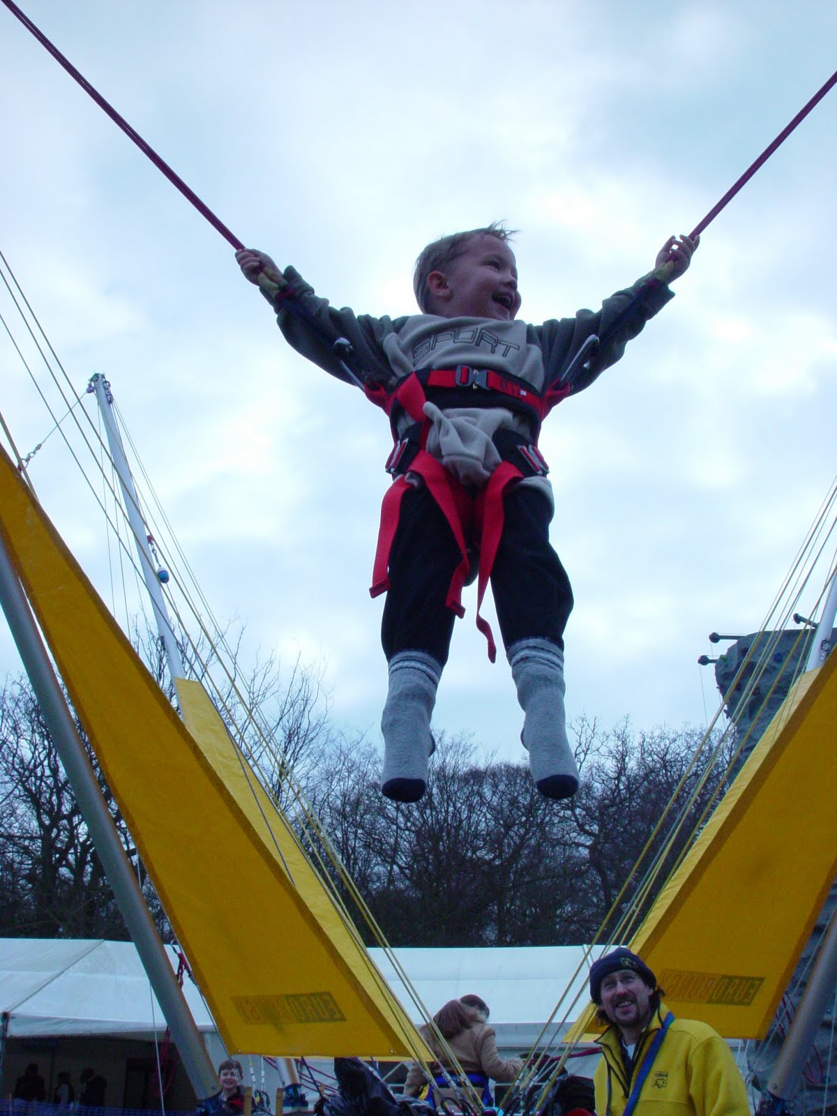 DELLA ADVENTURE BUNGEE TRAMPOLINE