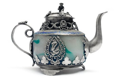 LuckyOliver-3483682-blog-antique-teapot.jpg