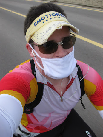 Cycling in Korea, Warning: always wear a helmet! (I gave mine to my friend)