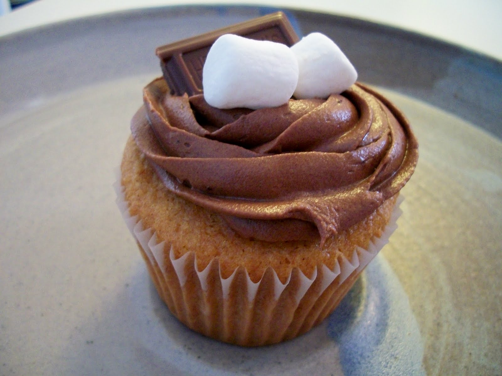 Brooke Bakes S'more Cupcakes