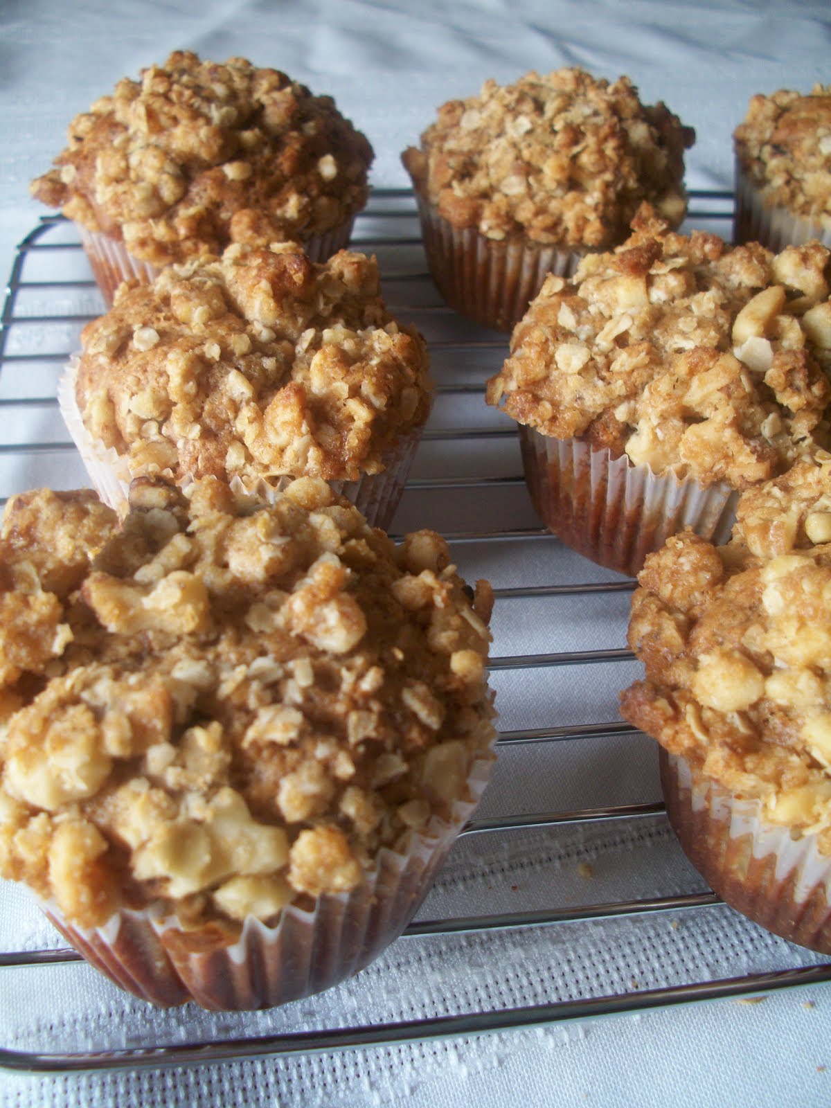 banana muffins with crumb topping banana muffins with crumb topping