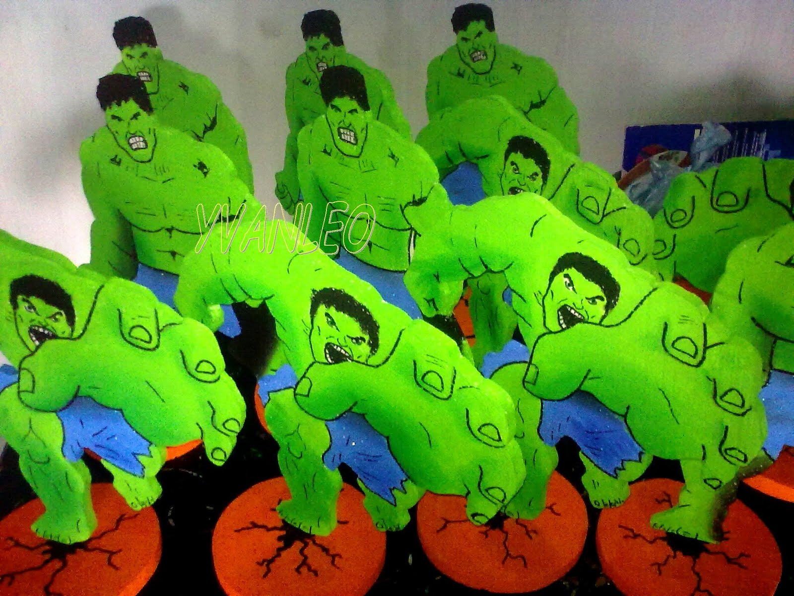 Centros+De+Mesa+Hulk Centros De Mesa Hulk http://decoracionyvanleo.blogspot.com/2010/04 ...