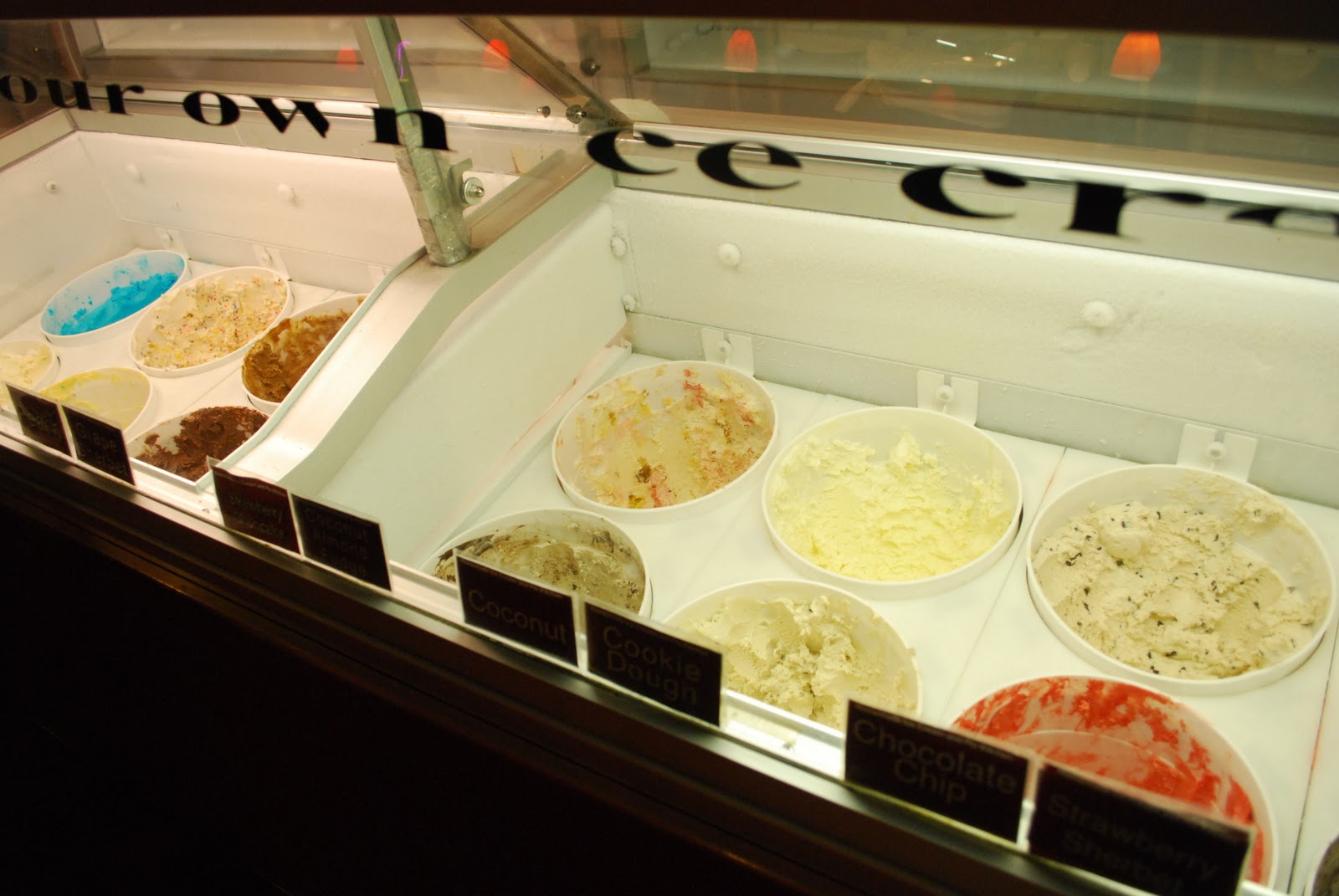 ♥ Falling For Louisville ♥ ♥ Homemade Ice Cream and Pie Kitchen ♥