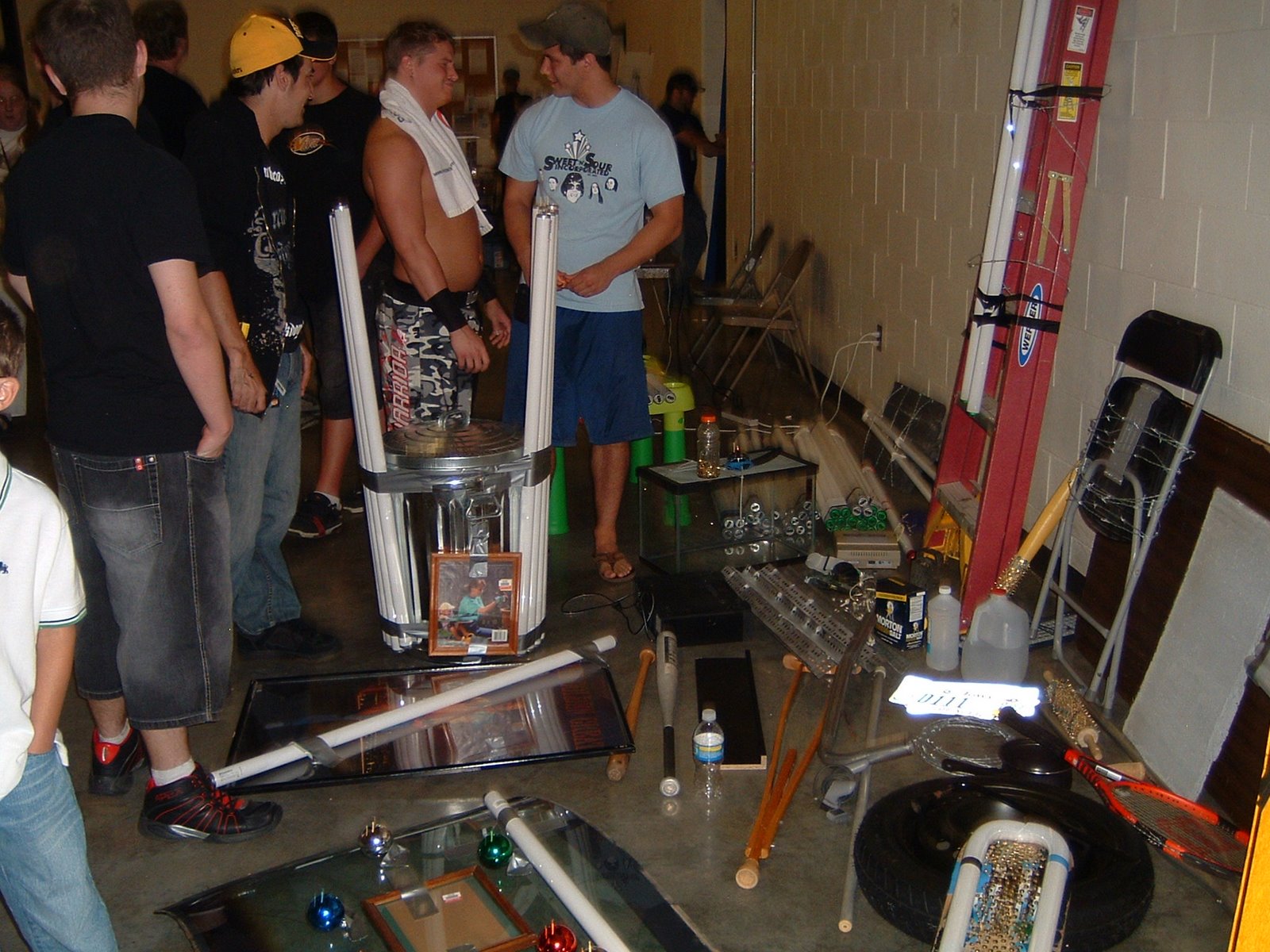 [PWP+9-20-08+Fans+Bring+Weapons+057.jpg]