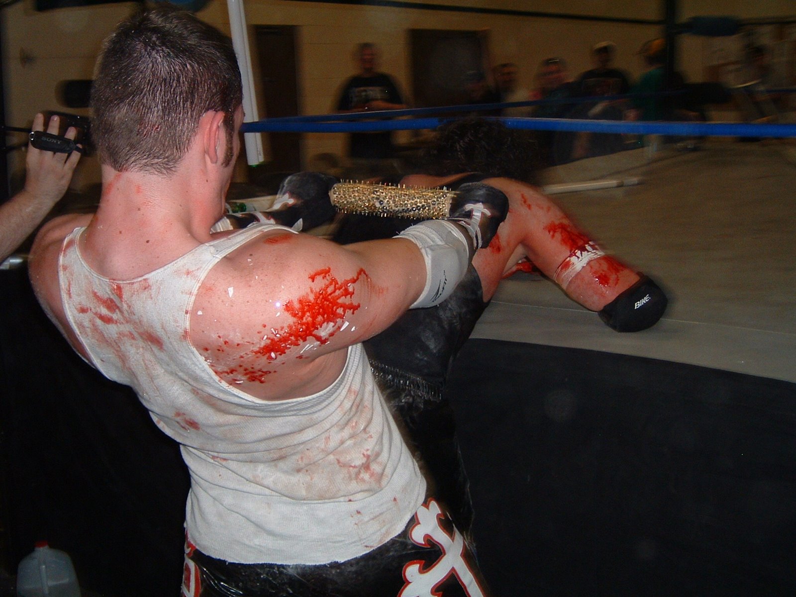 [PWP+9-20-08+Fans+Bring+Weapons+152.jpg]