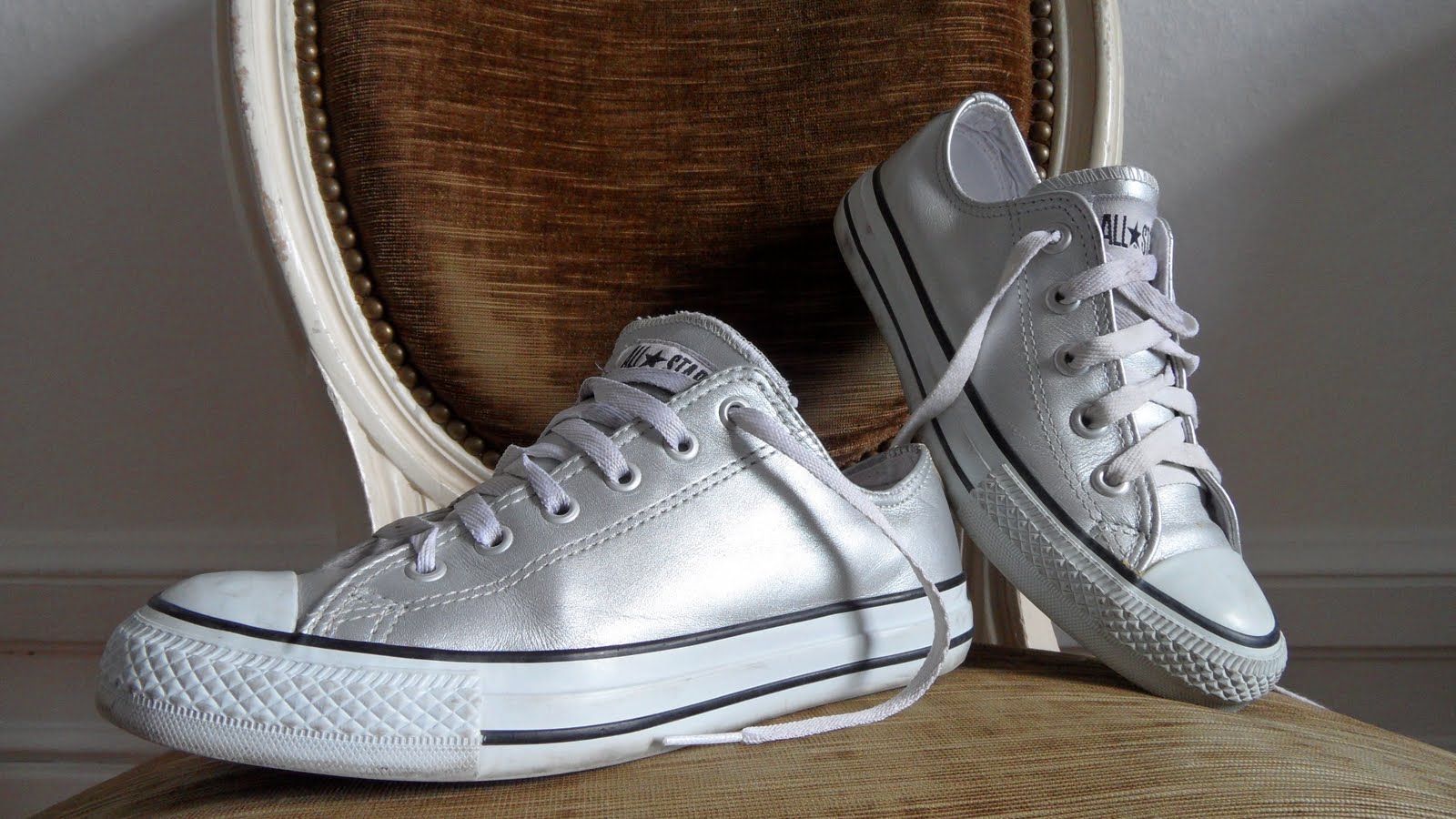 converses argentées basses