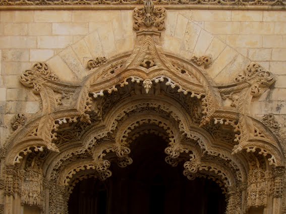 [Mosteiro+da+Batalha_Capelas+Incompletas.jpg]