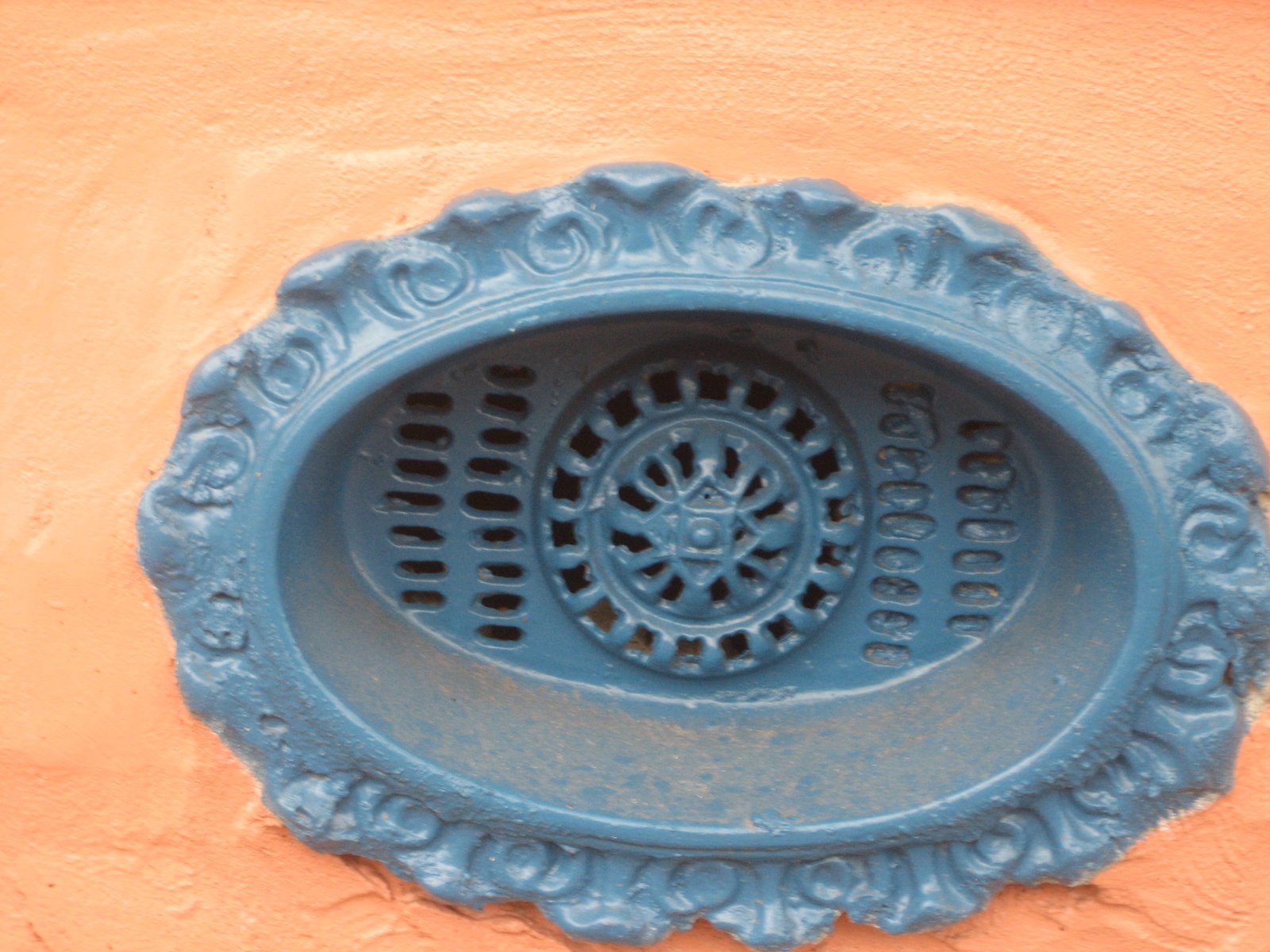 [cast+iron+blue+bsmt+vent+sharp+image.JPG]