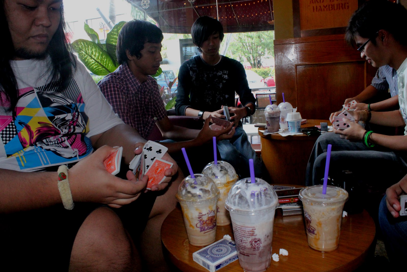 The Brunei Cardistry Scene Meet up at Coffee Bean Gadong.