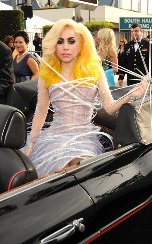 [Grammy+Awards+-+Lady+Gaga+Fashion+04.jpg]