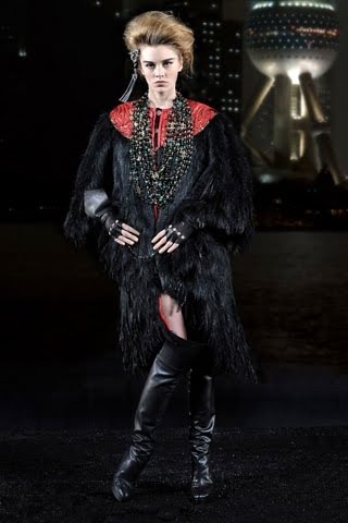 [CHANEL+Pre-Fall+2010++Paris-Shanghai+08.jpg]