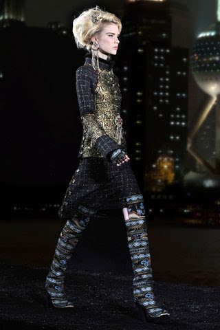 [CHANEL+Pre-Fall+2010++Paris-Shanghai+39.jpg]