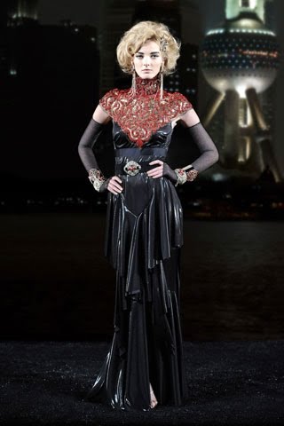 [CHANEL+Pre-Fall+2010++Paris-Shanghai+48.jpg]