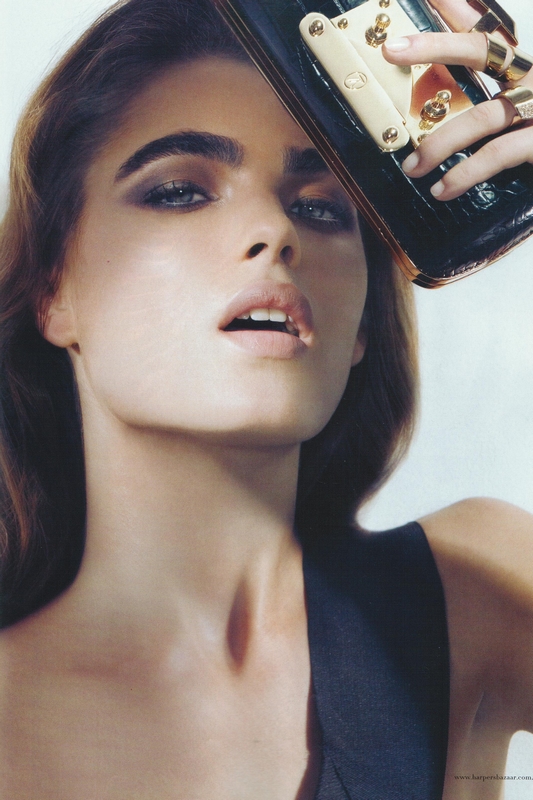 http://2.bp.blogspot.com/_o789mM9c4Lo/TKea5VtXXkI/AAAAAAAA4MQ/tVnDnIeRT0U/s1600/Harper%27s+Bazaar+Australia+October+2010+-+Bambi+Northwood+Blyth+by+Holly+Blake+04.jpg