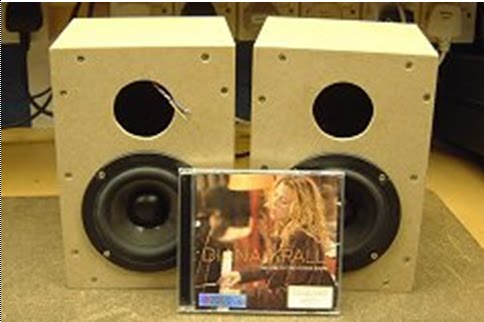 [front+speaker.bmp]
