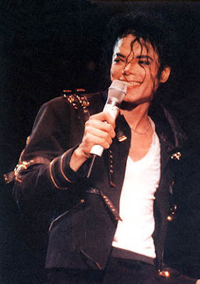 MJ-Dangerous-Tour-michael-jackson-7218362-293-416.jpg