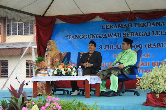 aku bersama dato' ustazah siti bahyah dan ust wan akashah sebagai moderator