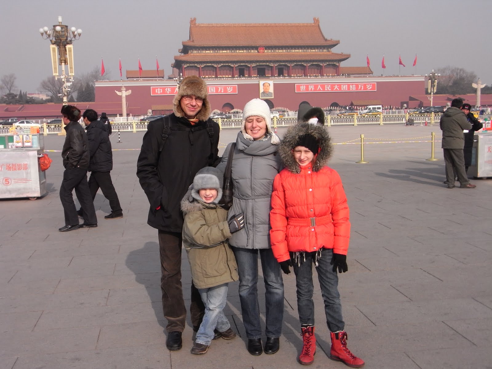 Familie Sewing In Nowosibirsk Russisch Neujahr In Peking