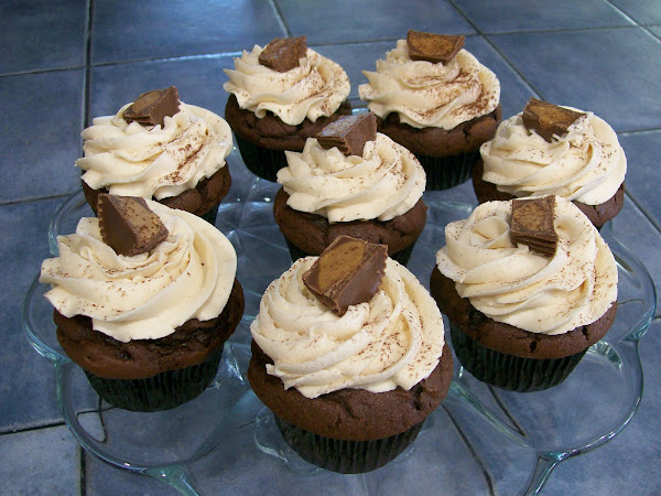 Chocolate Peanut Butter Cupcakes with Vanilla Peanut Butter Buttercream
