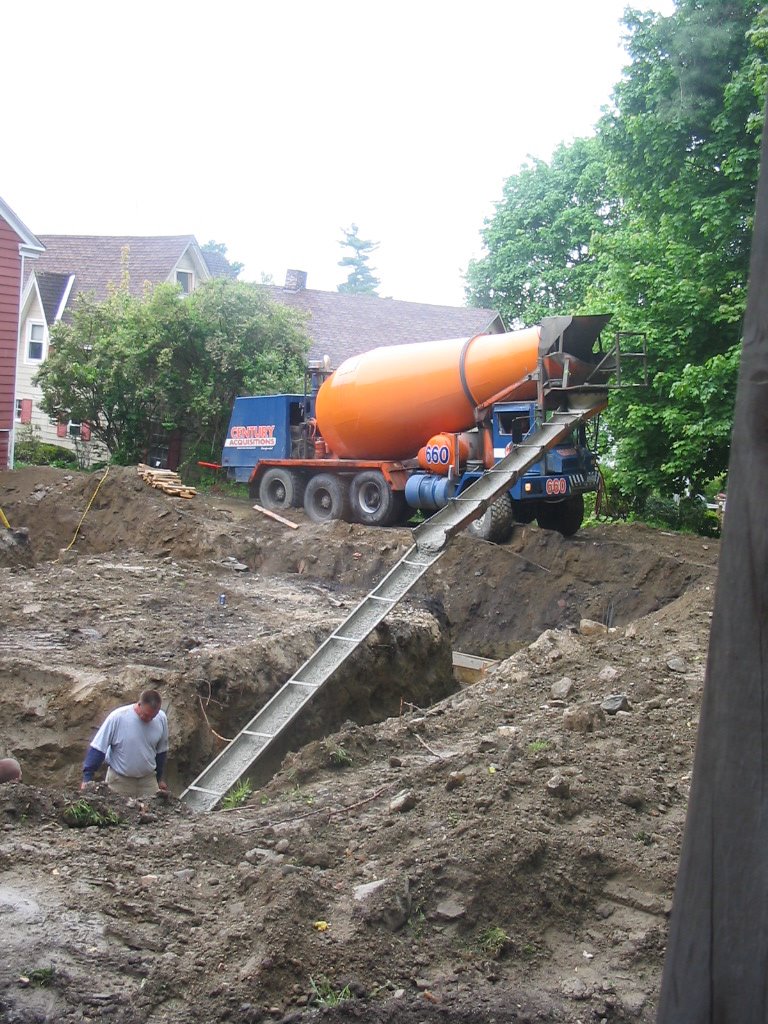 [pouring+foundation+footing.JPG]