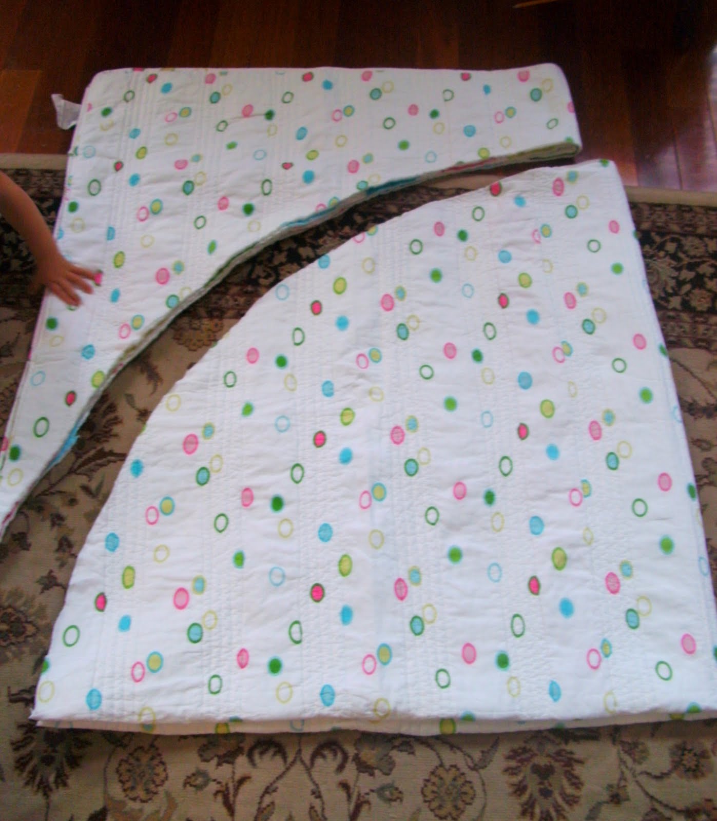 Sew Homegrown DIY Quilted Beach Umbrella Blanket