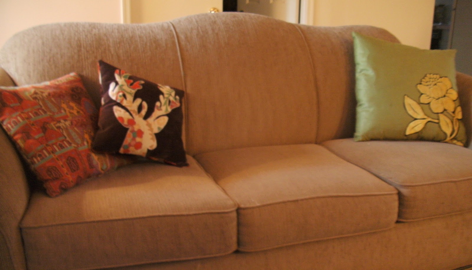 Sew Homegrown DIY Anthropologieinspired "blooming deer" pillow