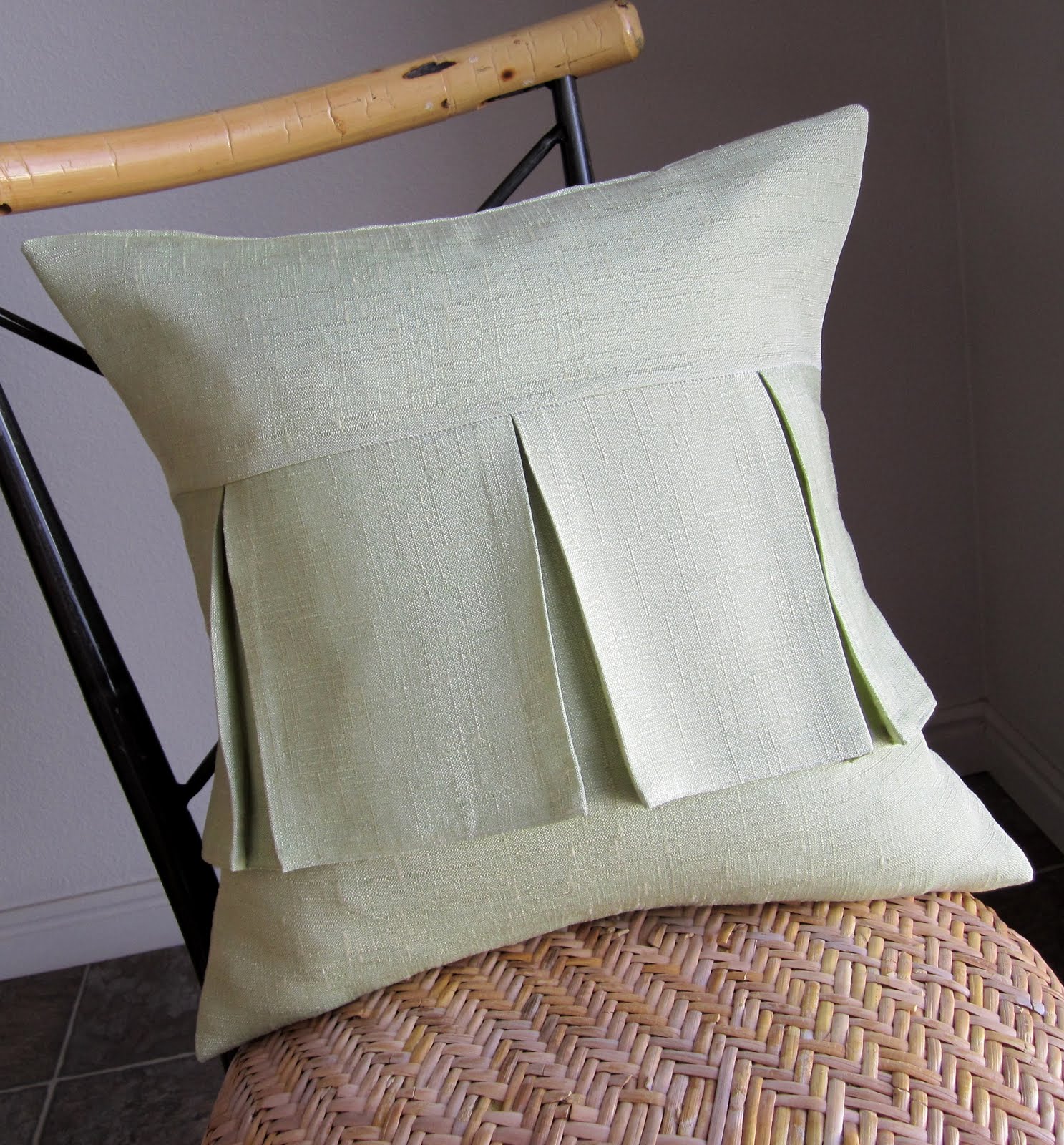Pretty Lil' Posies Pretty Pleated Pillow