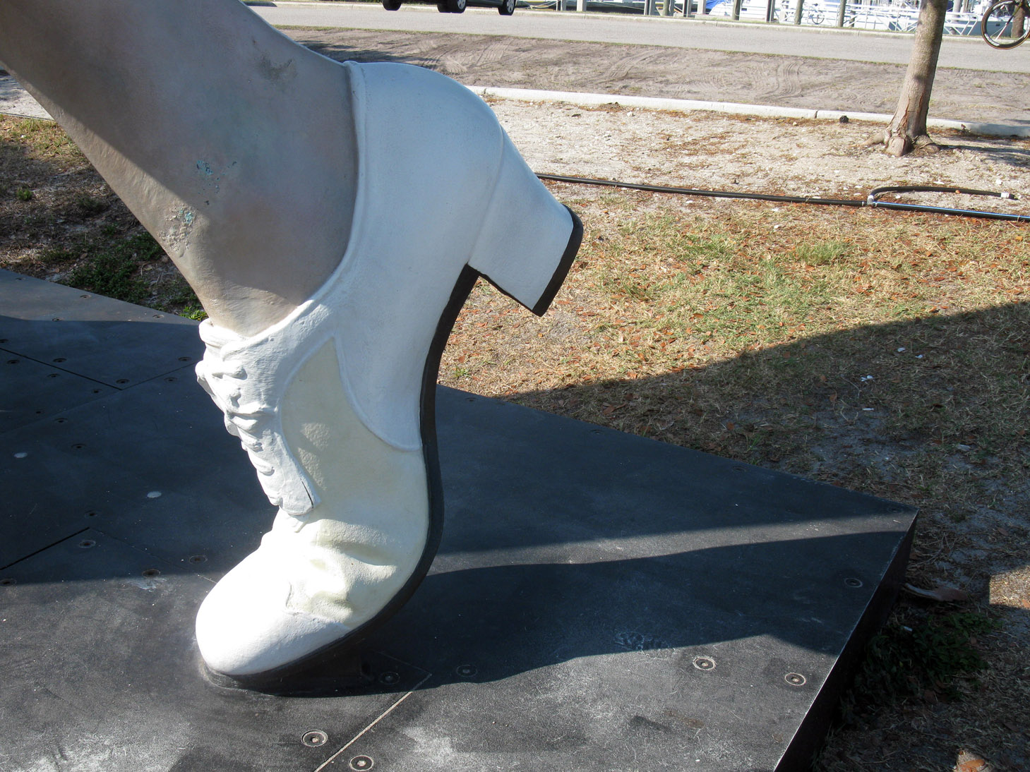 Eccentric Roadside A kiss is still a kiss Sarasota, Florida's VJ Day