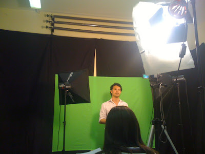 A decathlete shooting the solar decathlon video