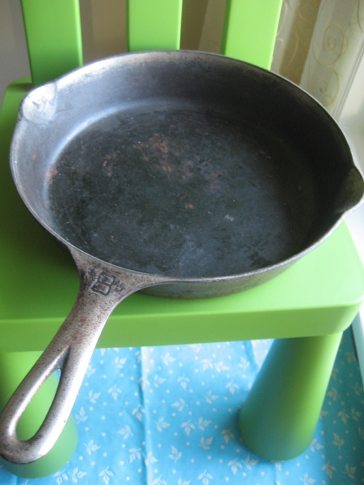 Six Balloons Vintage Delights: Griswold Cast Iron Skillets Part II