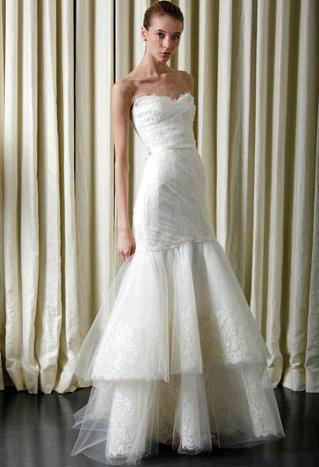 [Spring-2010-wedding--trends-monique-lhuillier-hints-of-lace-two-tier-tulle-skirt-sweetheart-neckline.JPG]