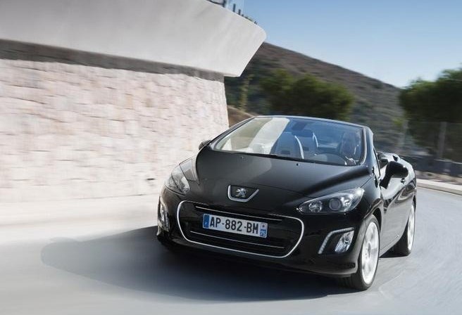 Peugeot facelifts the 308