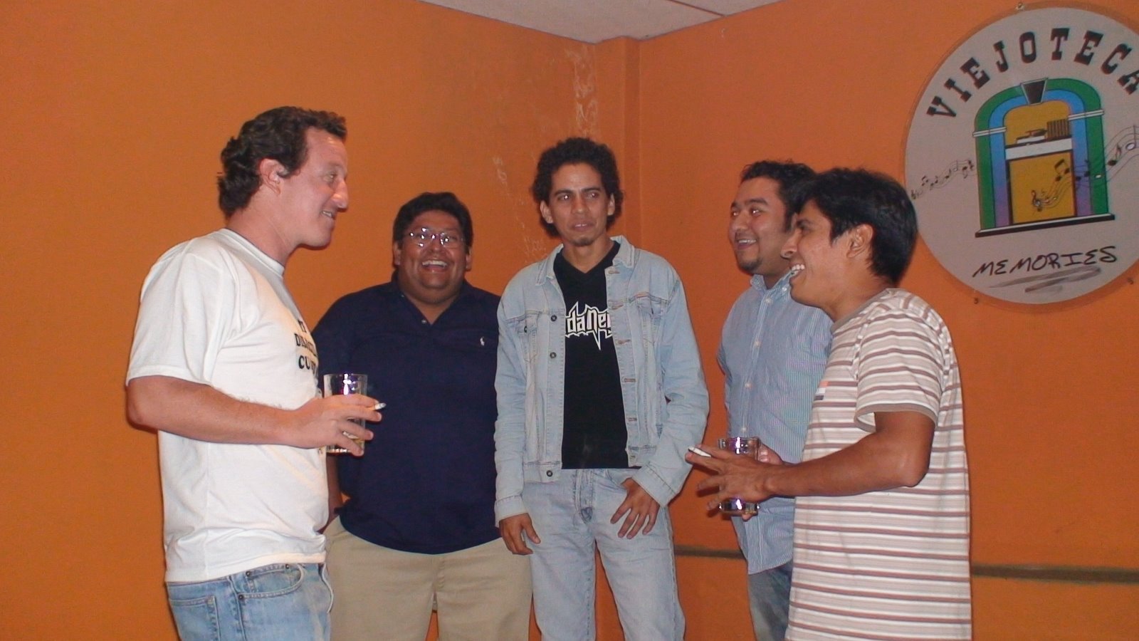 [andres+con+muchachos.JPG]