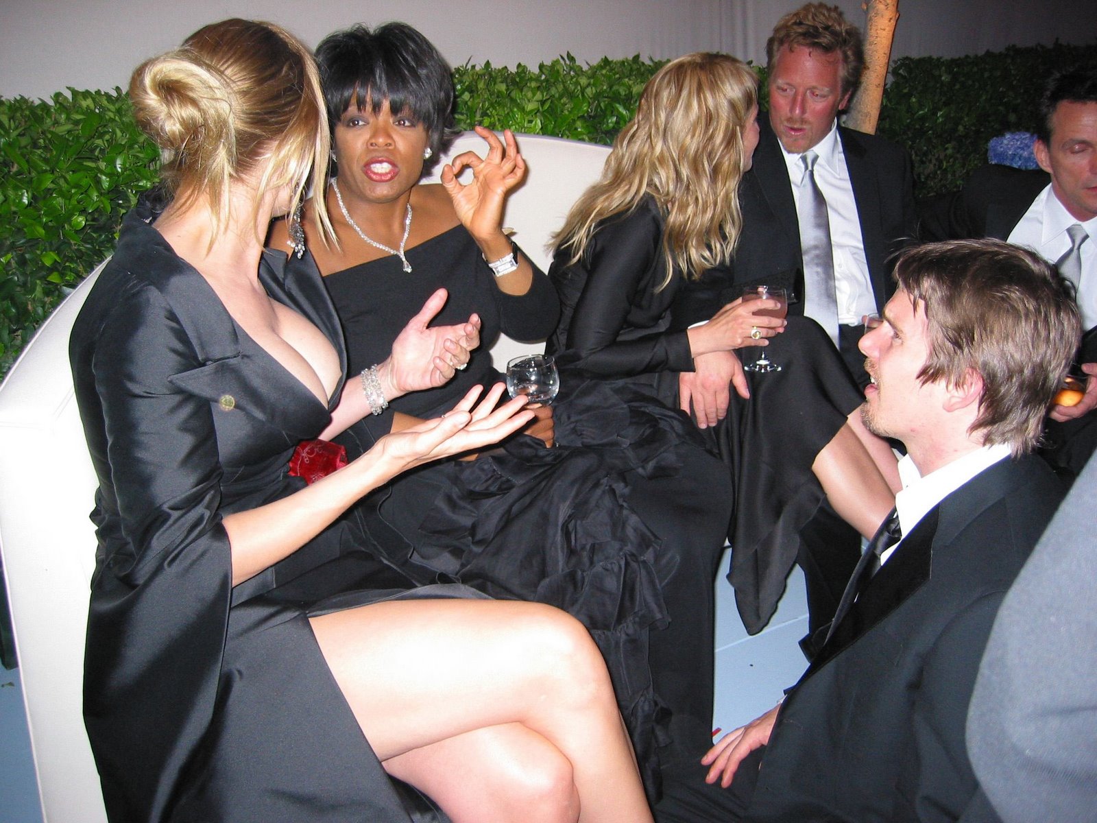 [04445_uma-thurman_02_122_116%20lo.jpg]