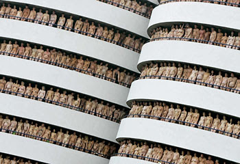Thousands go naked in Amsterdam