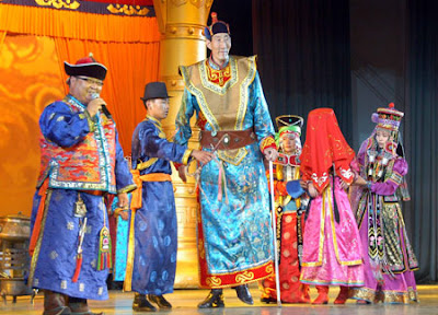 World's Tallest Man Holds Formal Wedding Ceremony World's Tallest Man Holds Formal Wedding Ceremony
