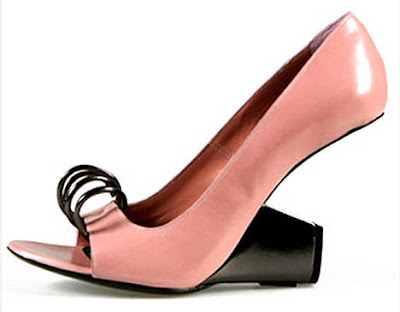 world's first back-to-front shoe World's first back-to-front shoe