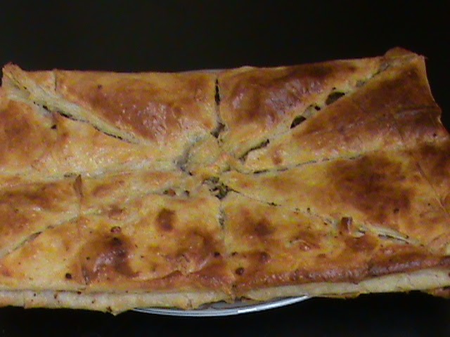 MUTFAKTAKİ RÜYA PIRASALI ÜÇGEN BÖREK