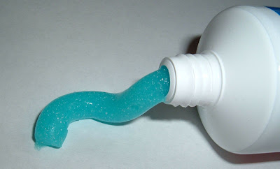 Fluor pasta dental agua potable  alimentos y leche