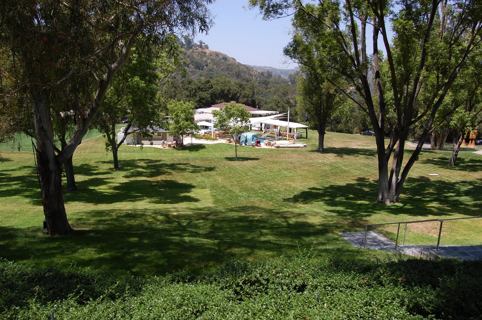 One Fabulous Mom LA Story 322 The (Hippie?) Family Compound