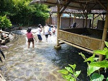 Acara Kejar Ikan di Kolam Air Bersih