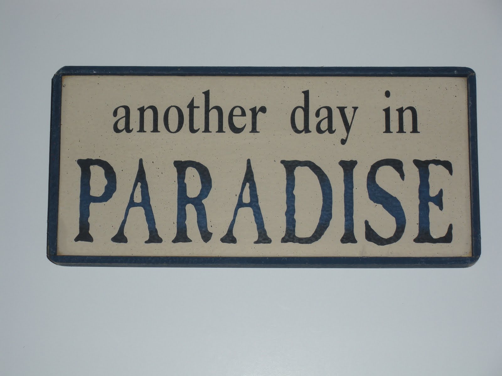 Another Day In Paradise / Mais Um Dia No Paraíso - 