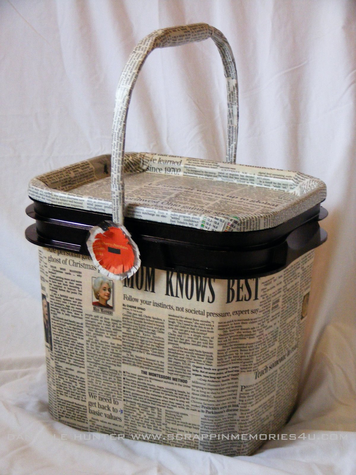 Snap & Scrap Kitty litter + newspaper + decoupage = Scrapbooking storage