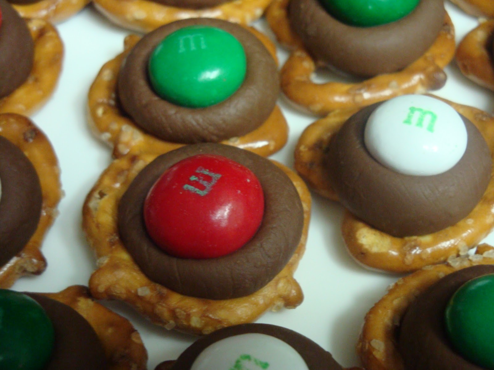 simply made with love Chocolate Pretzel Bites