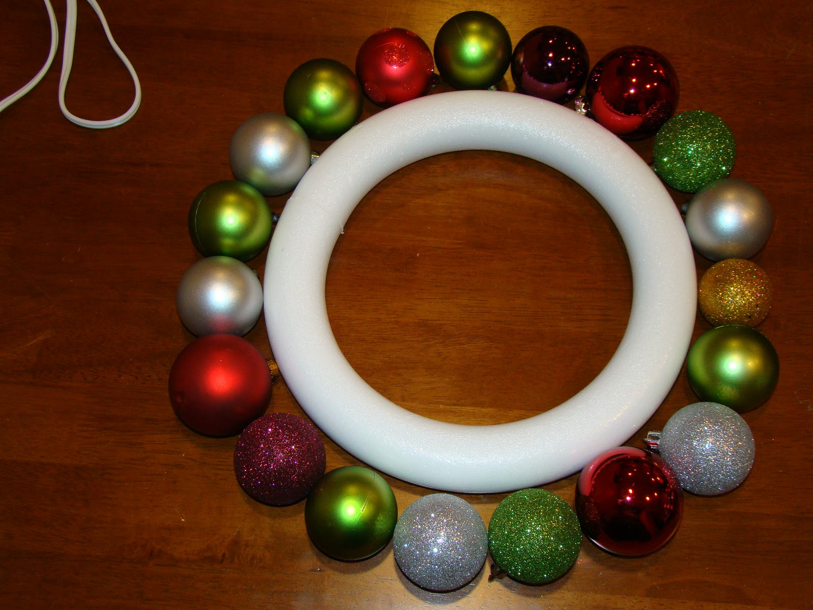 SewCraftyJess Ornament wreath tutorial